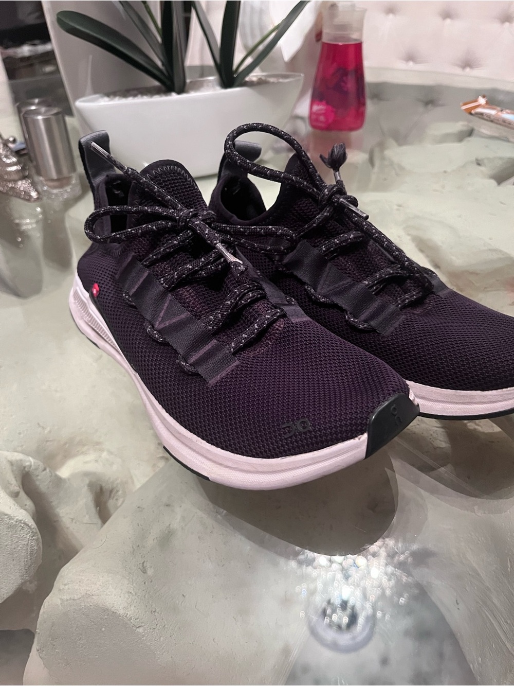 😇Oncloudeasy ☁️ running sneakers 👟 sz8.5🍀Check out my listings
